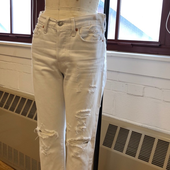 Levi’s Wedgie Icon Distressed Jeans in “cement” - Picture 5 of 8